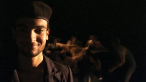 Szenenfoto der Inszenierung "Sho Kman?" des Freedom Theatre aus Jenin, Palästina